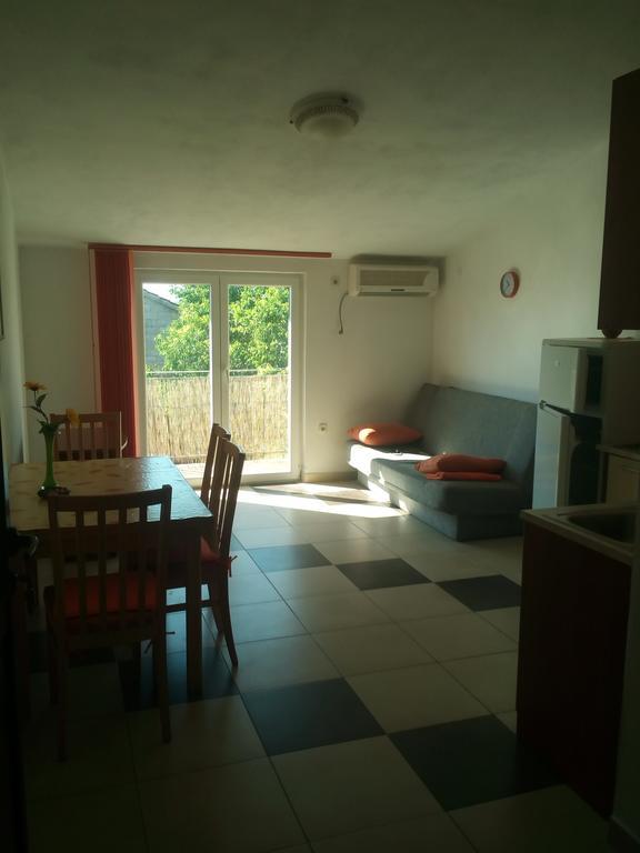 Apartmani Kapitanovic Biograd Na Moru Exterior photo
