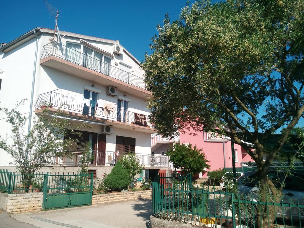Apartmani Kapitanovic Biograd Na Moru Exterior photo